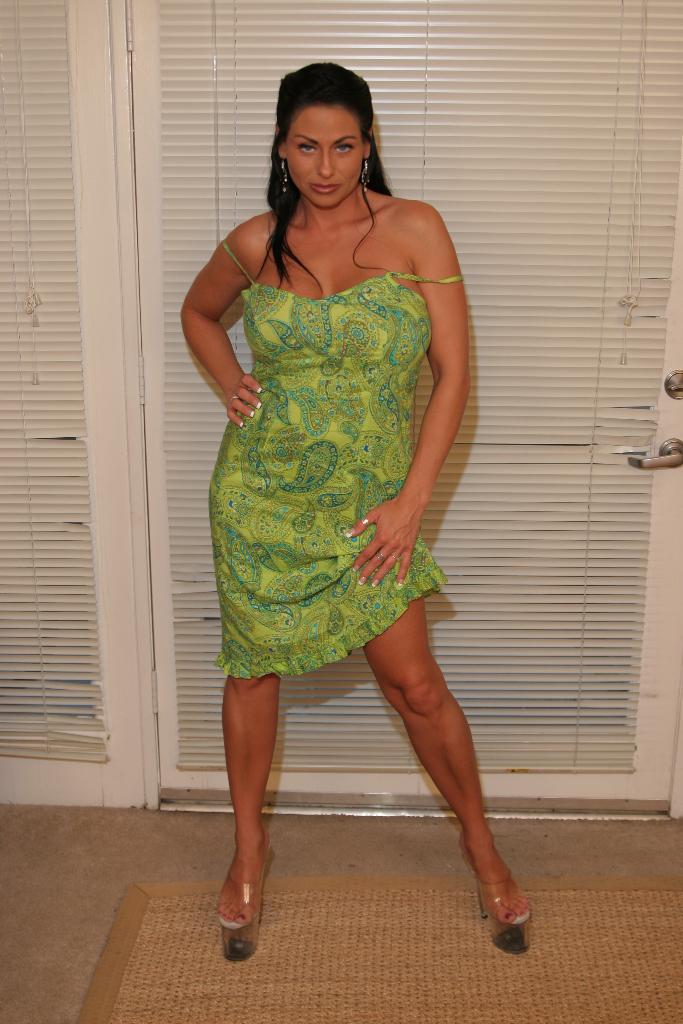 Horny MILF Harley Rain showing off her exceptionally hot body and seductive mature charm